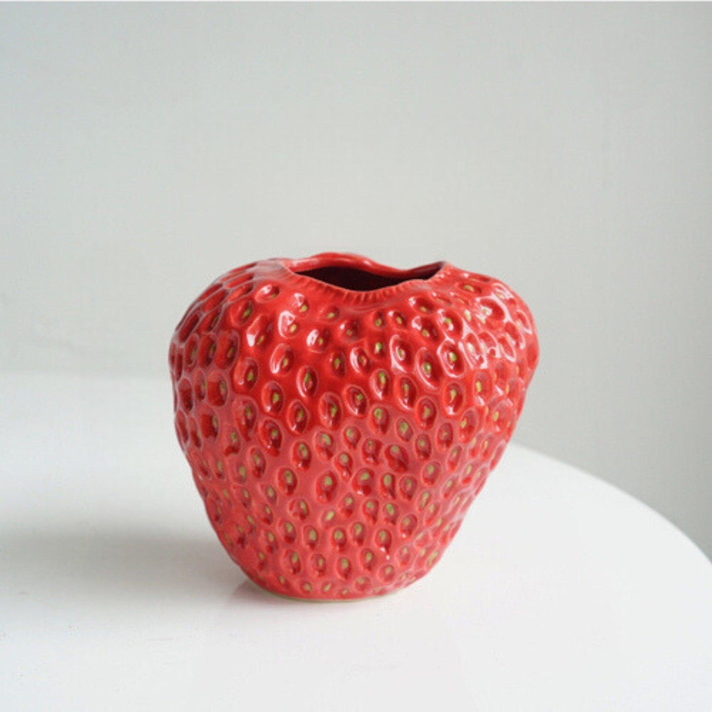 BerryBloom Strawberry Ceramic Vase Decorative Fruit Shaped Plant Pot