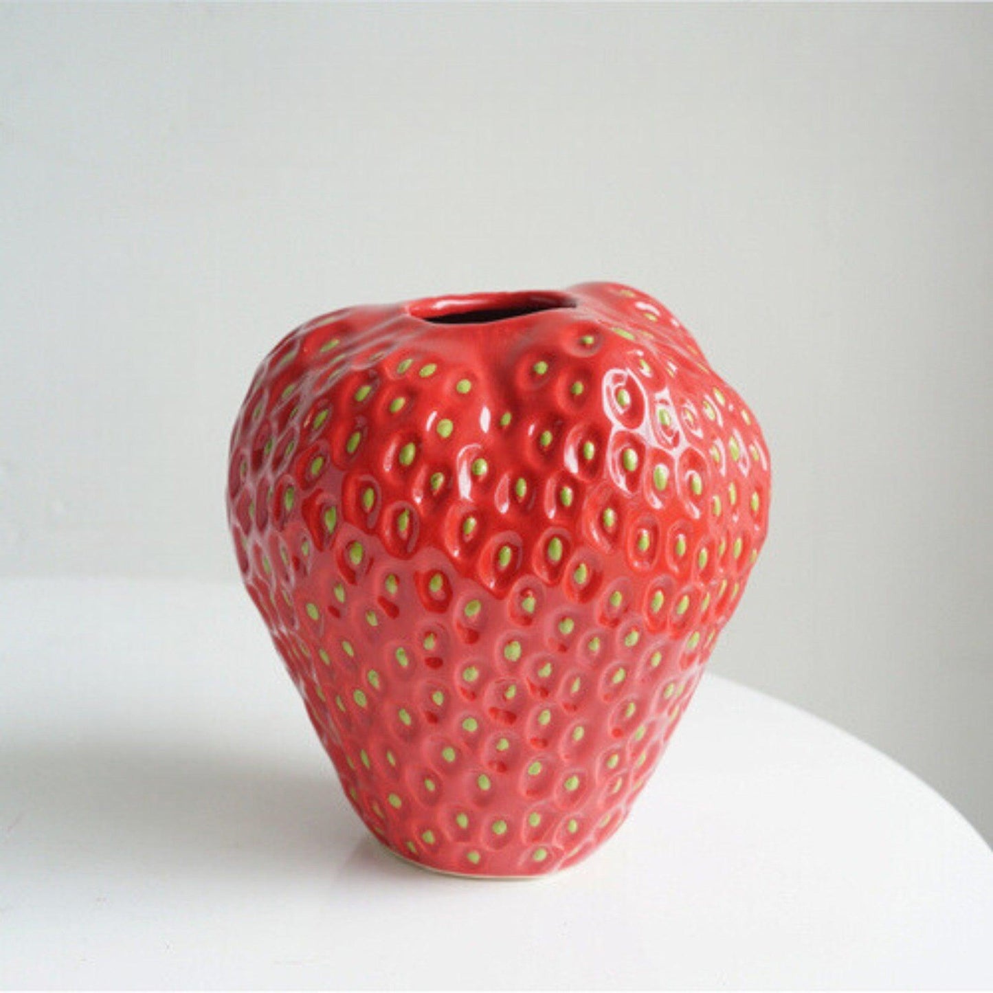 BerryBloom Strawberry Ceramic Vase Decorative Fruit Shaped Plant Pot