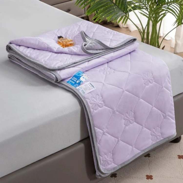 Breathable Cooling Blanket for Warm Summer Nights
