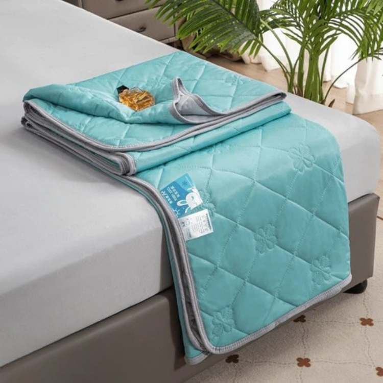 Breathable Cooling Blanket for Warm Summer Nights