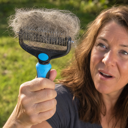 Double-Sided Dematting Brush for Dogs with 17-Blade Rake and 90-Tooth Deshedding Side