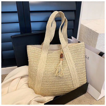 EcoChic Rattan Handbag Stylish Sustainable Everyday Tote