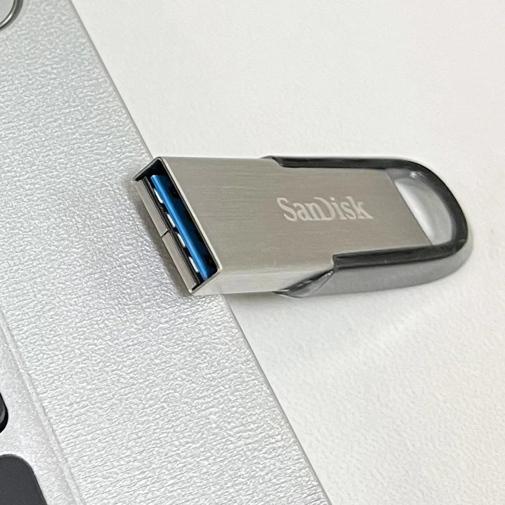 Unità flash USB in metallo crittografata per l'archiviazione portatile sicura
