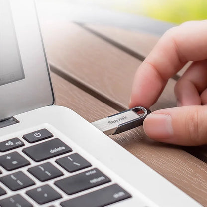 Unità flash USB in metallo crittografata per l'archiviazione portatile sicura