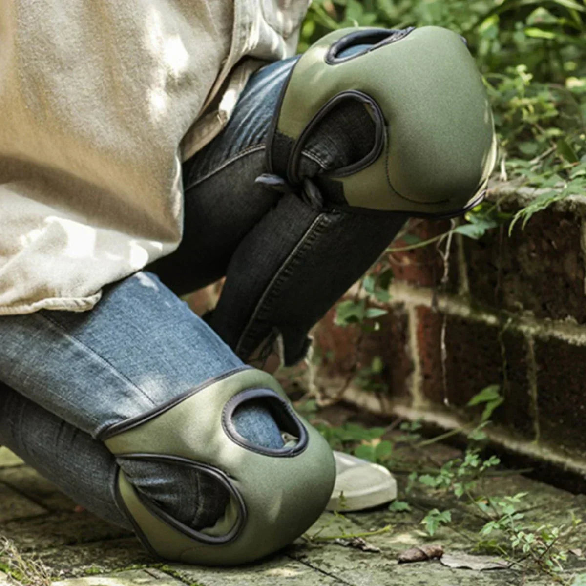 Ergonomic Garden Knee Pads with Extra Cushioning for Comfortable Kneeling