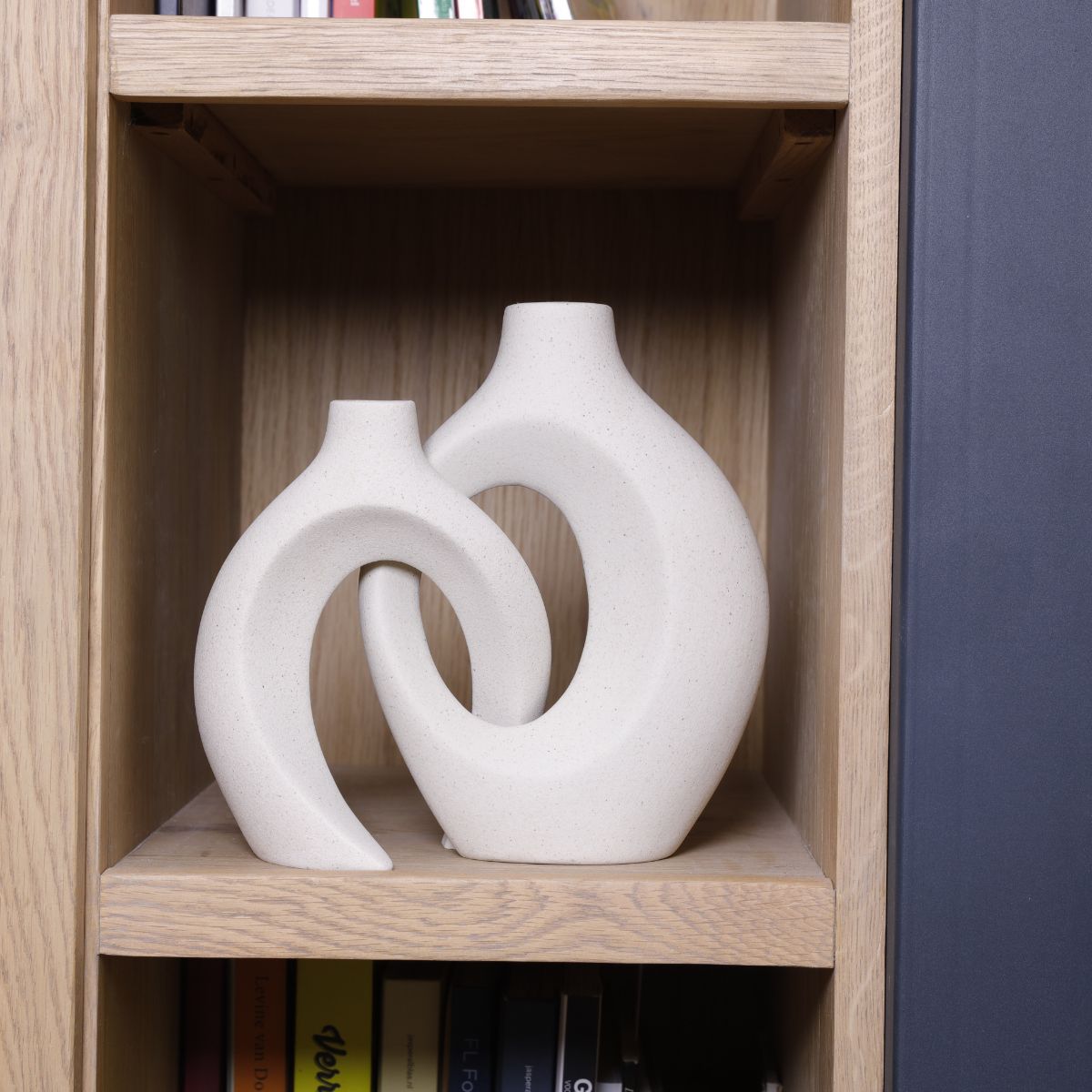 Gleora Intertwined Ceramic Flower Vase Elegant Decorative Centrepiece