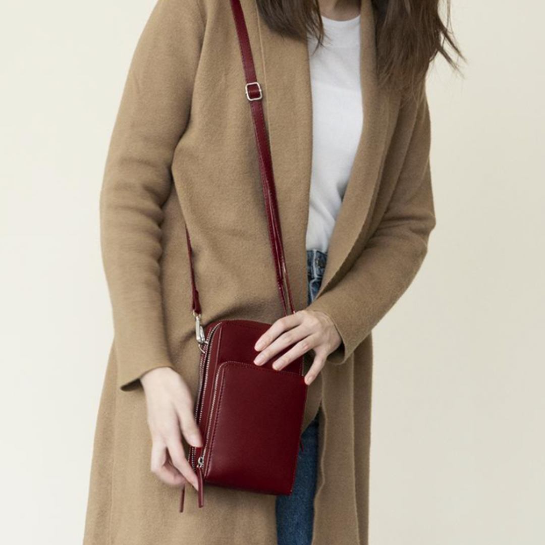 Leather Phone Purse with Secure Compartments and Adjustable Shoulder Strap