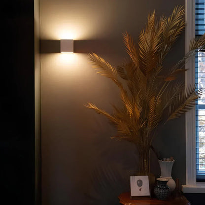 Luxe Motion Sensor Wall Light Warm LED 2700K