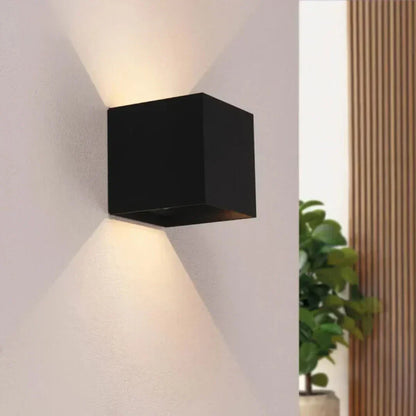 Luxe Motion Sensor Wall Light Warm LED 2700K