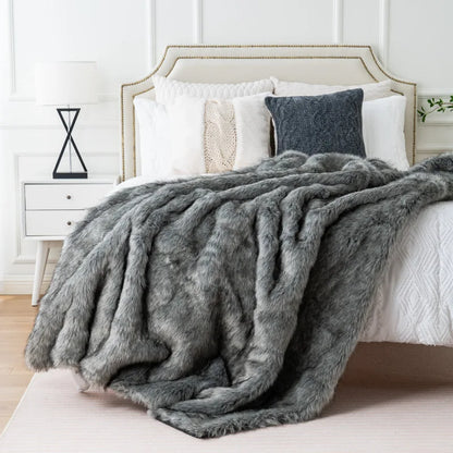 Luxury Faux Fox Fur Throw Blanket with Ultra Soft Plush Feel and Elegant Home Decor Design