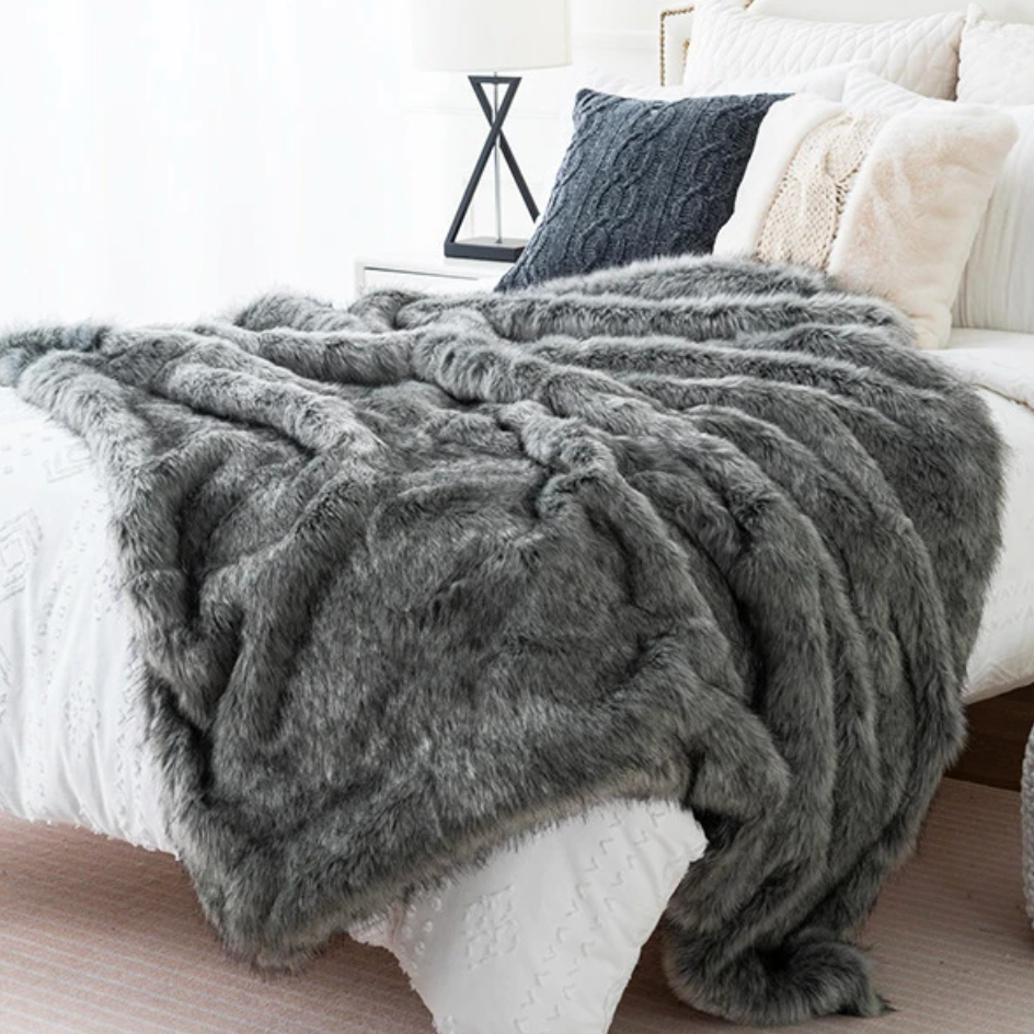 Luxury Faux Fox Fur Throw Blanket with Ultra Soft Plush Feel and Elegant Home Decor Design