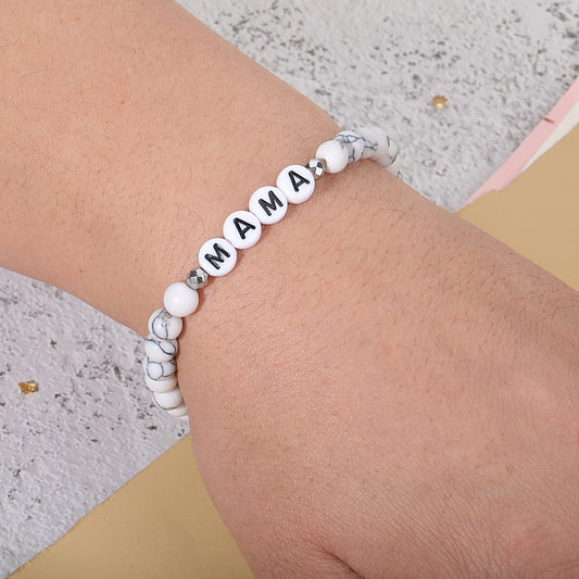 Braccialetto elasticizzato con perline e lettera del nome, con dettagli in stile turchese