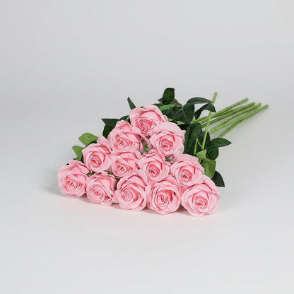 Bouquet di rose rosse artificiali, decorazione floreale in plastica per la casa