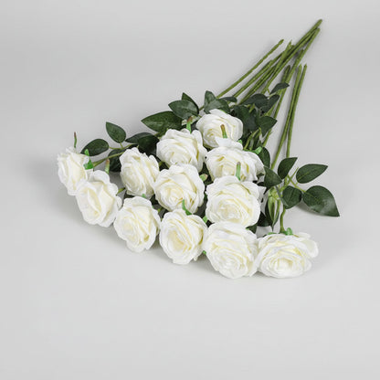Bouquet di rose rosse artificiali, decorazione floreale in plastica per la casa