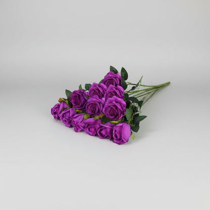 Bouquet di rose rosse artificiali, decorazione floreale in plastica per la casa