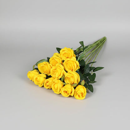 Bouquet di rose rosse artificiali, decorazione floreale in plastica per la casa