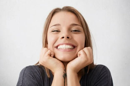 Removable Dental Veneer Prosthesis with White Tooth Appearance