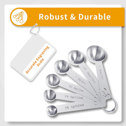 Set aus Messbechern und Messlöffeln aus Edelstahl zum Backen und Kochen in der Küche
