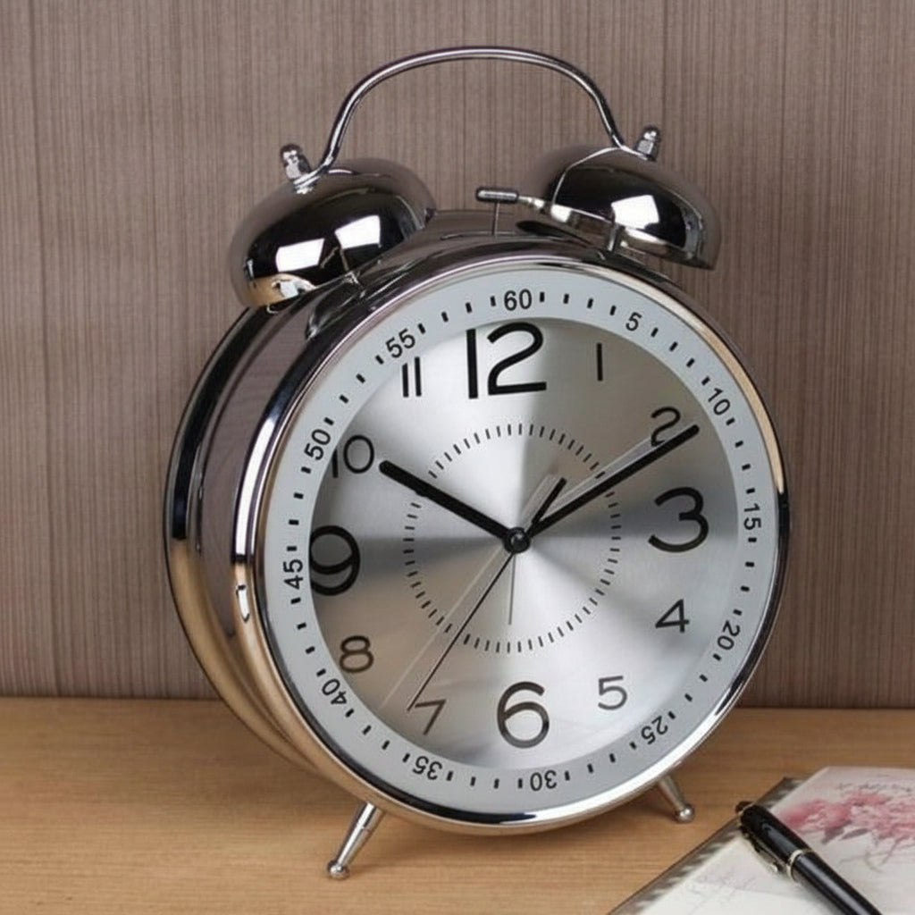 Vintage metalen dubbele belwekker luid retro voor naast het bed