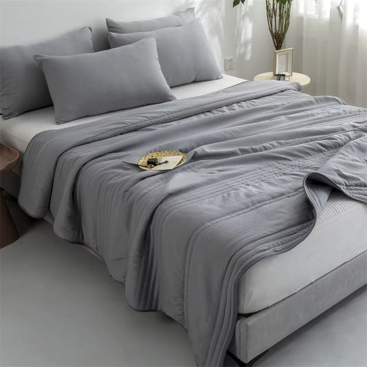Washable Cooling Blanket with Breathable Fibres and Quick-Drying Fabric
